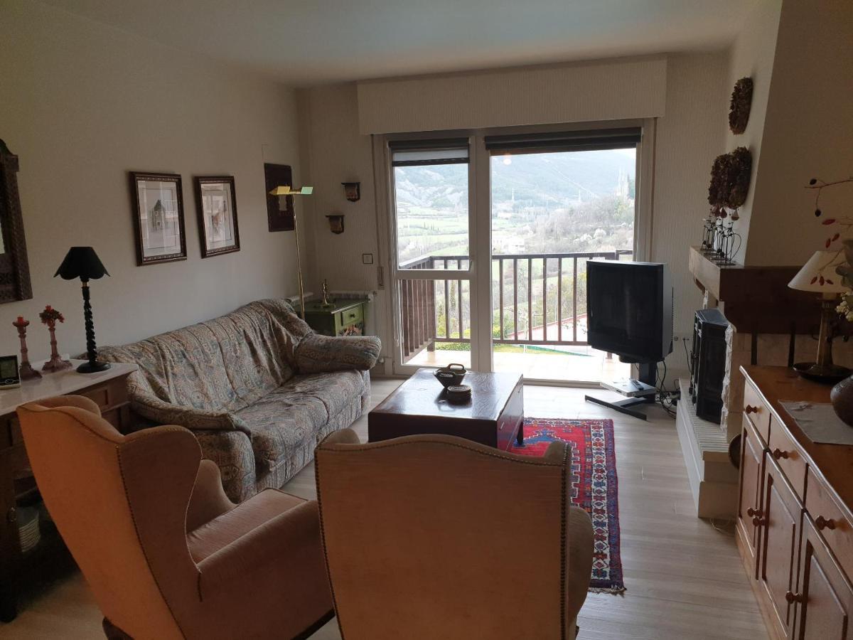 Apartamento Los Valles Jaca Exterior photo
